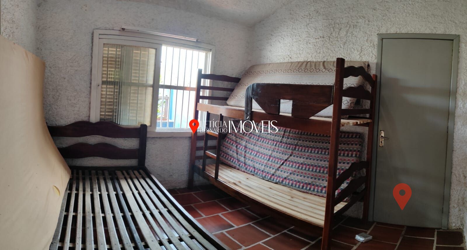 Casa Rústica com Pé Direito Alto à Venda em Balneário Pinhal — foto 12