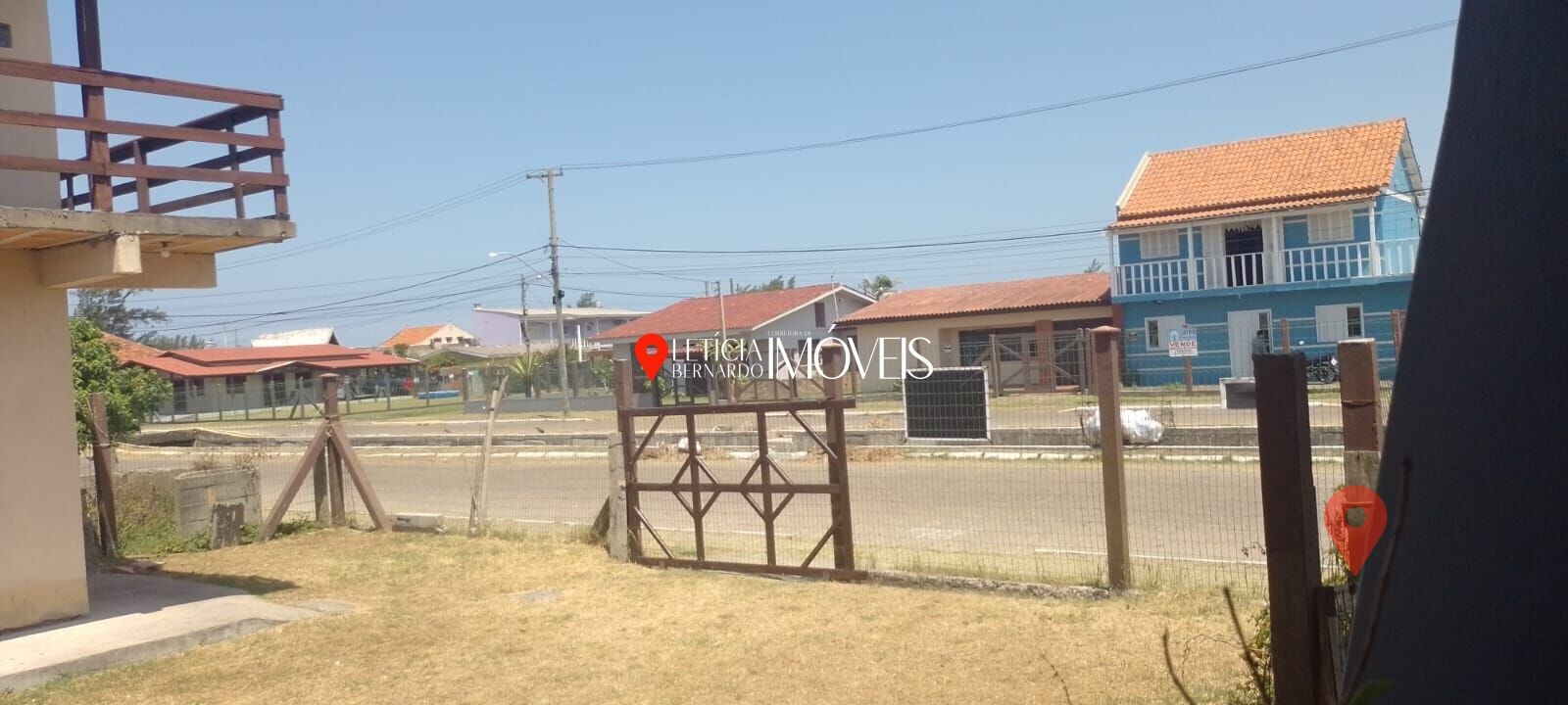 Casa à Venda no Centro de Balneário Pinhal Uma quadra do mar — foto 1