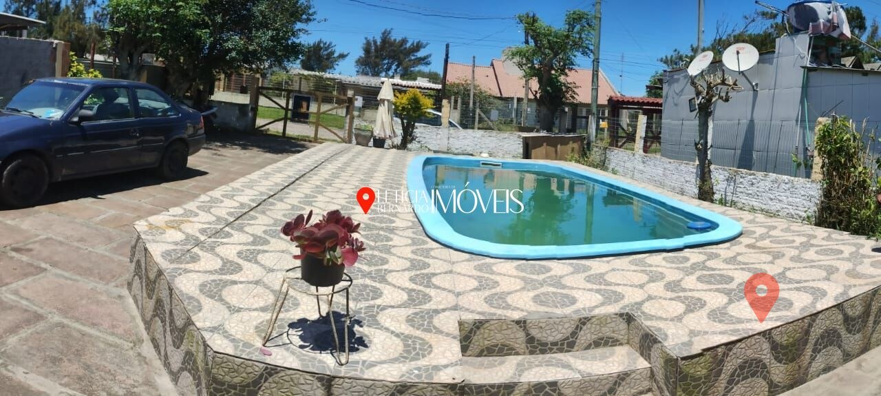 DUAS CASAS NO MESMO PÁTIO COM PISCINA – R$ 226.000,00 — foto 1