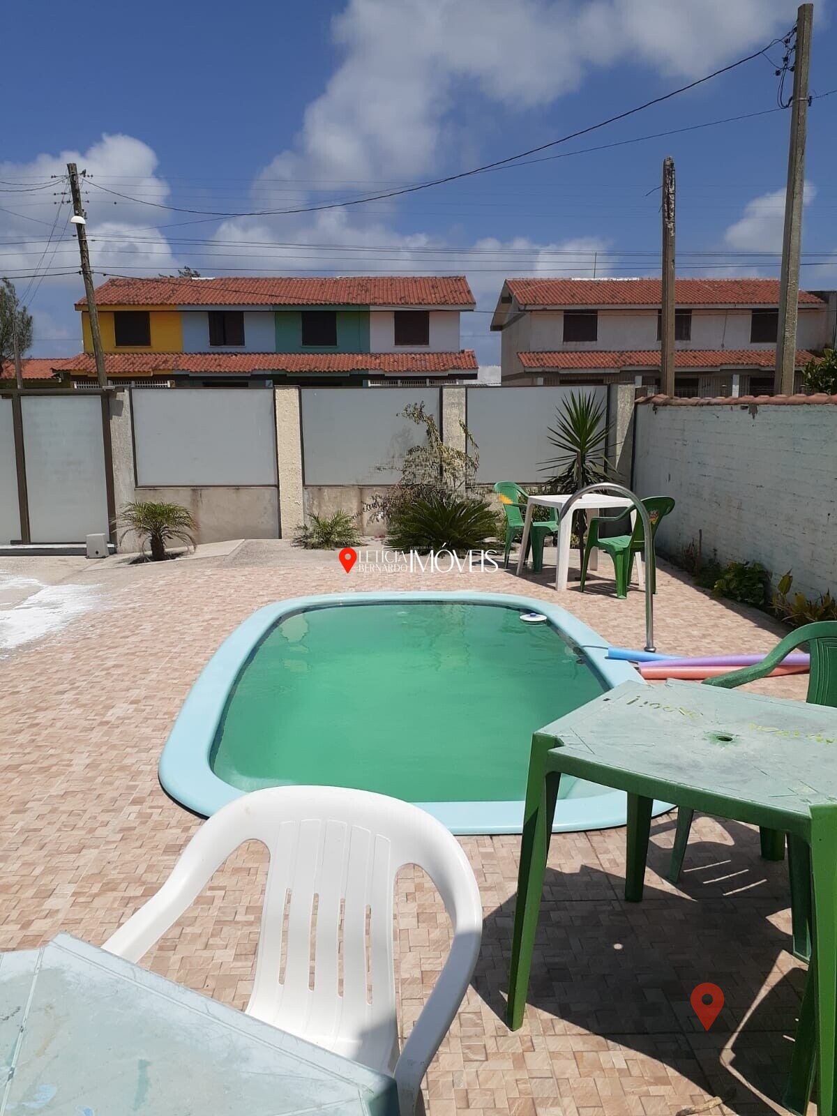 LINDA CASA COM PISCINA NO CENTRO DE BALNEÁRIO PINHAL – R$ 250.000,00 — foto 1