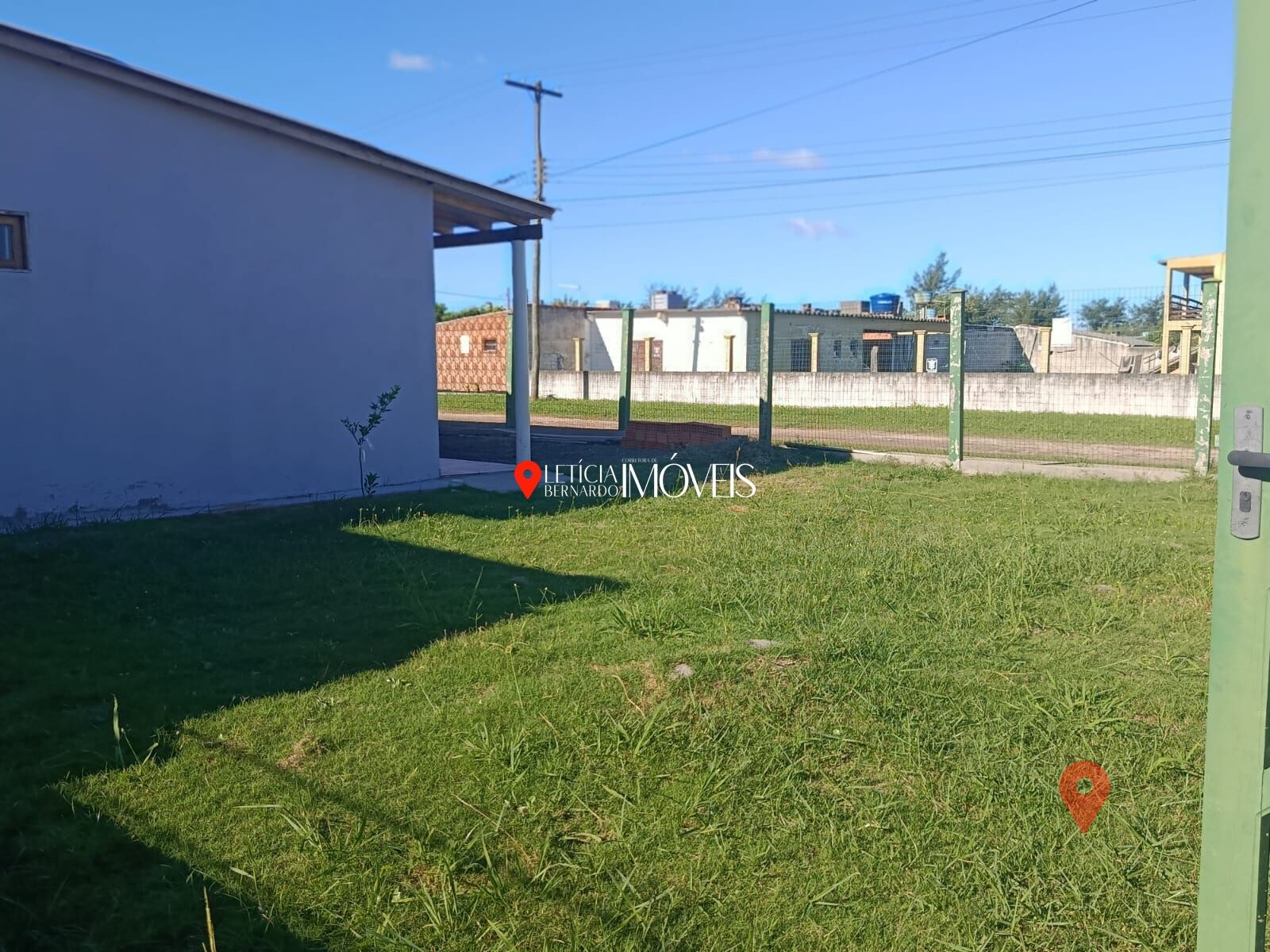 CASA DE ESQUINA COM DUAS CASAS no terreno -R$ 240 mil! — foto 3