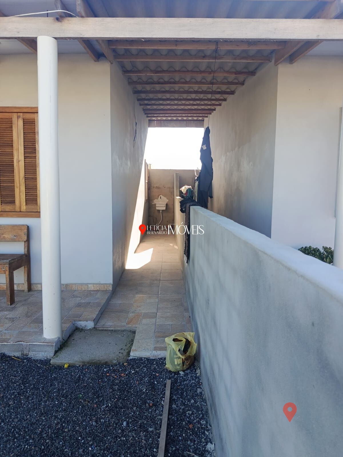 CASA DE ESQUINA COM DUAS CASAS no terreno -R$ 240 mil! — foto 4
