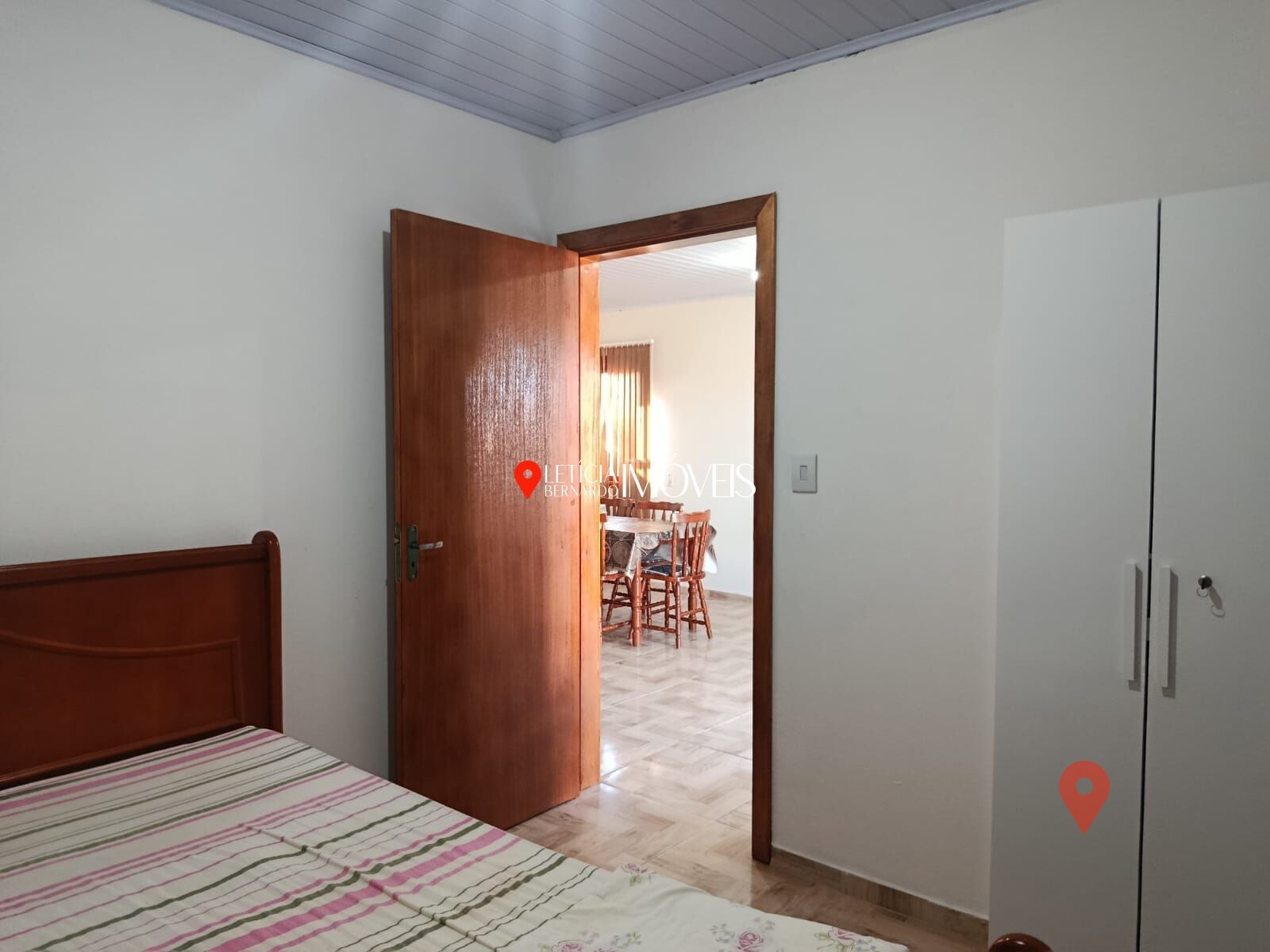 CASA DE ESQUINA COM DUAS CASAS no terreno -R$ 240 mil! — foto 5