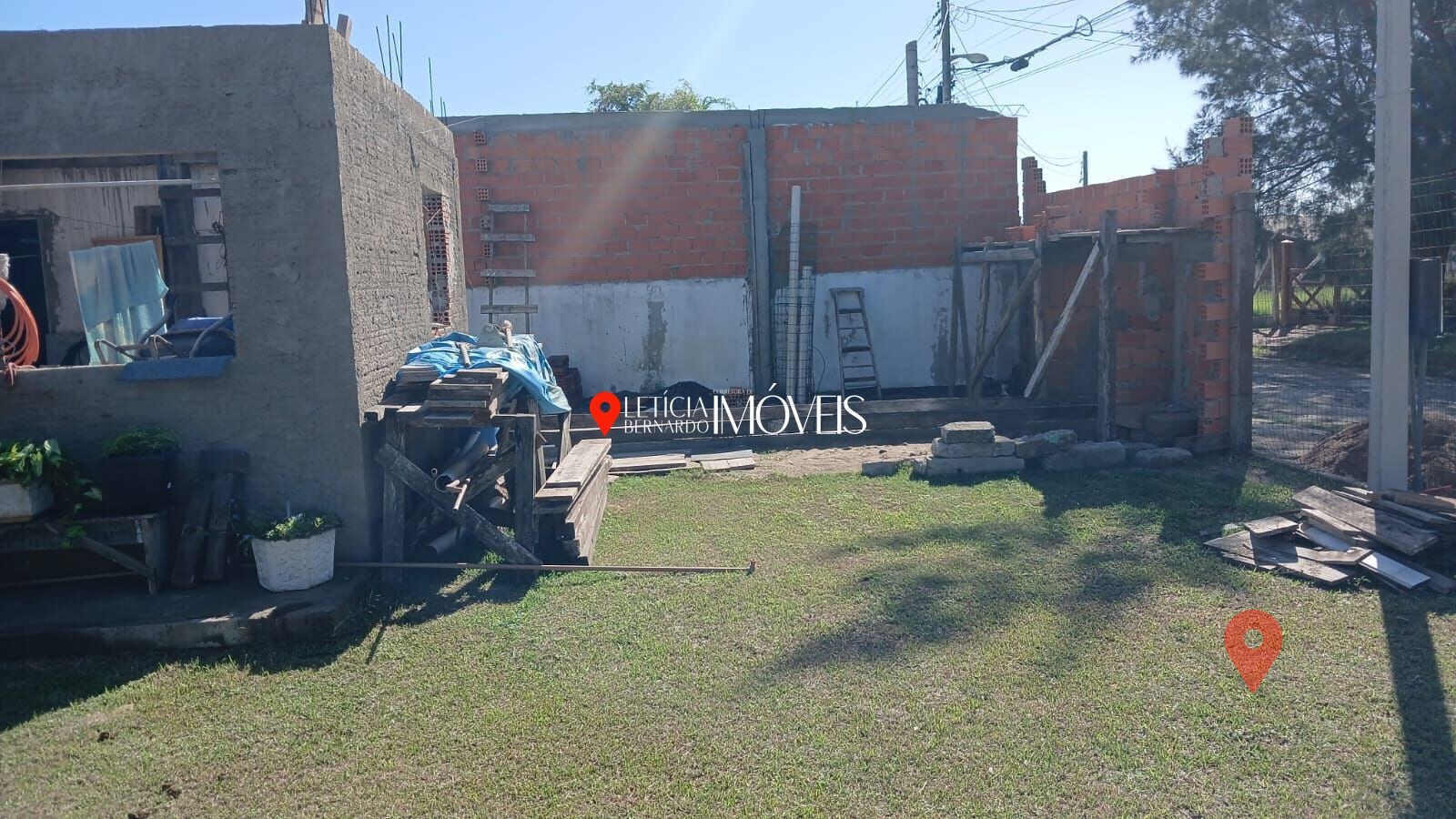CASA DE ESQUINA EM BALNEÁRIO PINHAL — foto 7